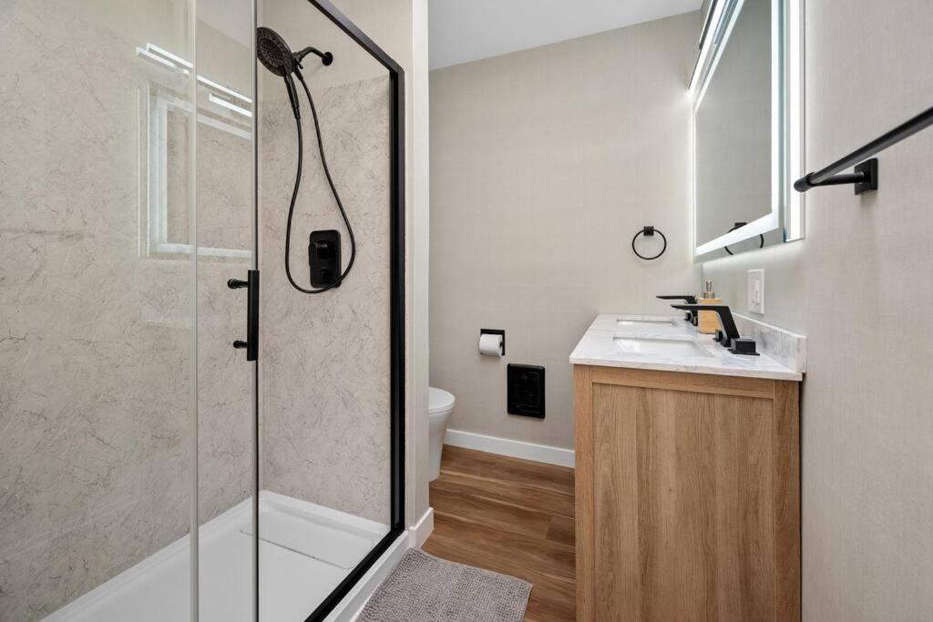 Breathtaking Views W/ Modern Lux - 2320 Apartment Portland