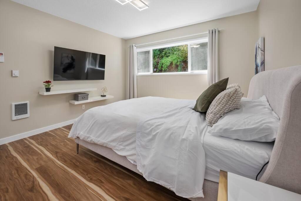 Apartment Breathtaking Views W/ Modern Lux - 2320