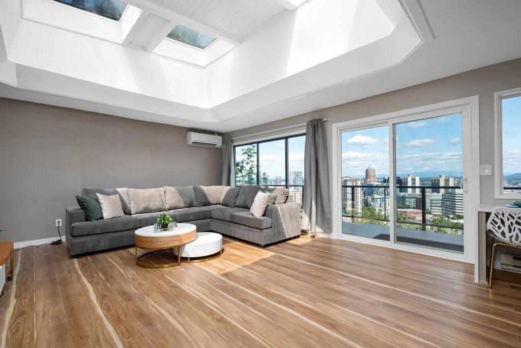 Apartment Breathtaking Views W/ Modern Lux - 2320