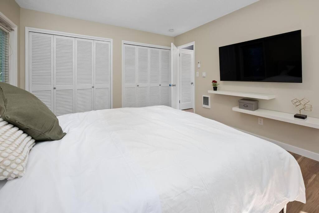 Breathtaking Views W/ Modern Lux - 2320 Apartment Portland