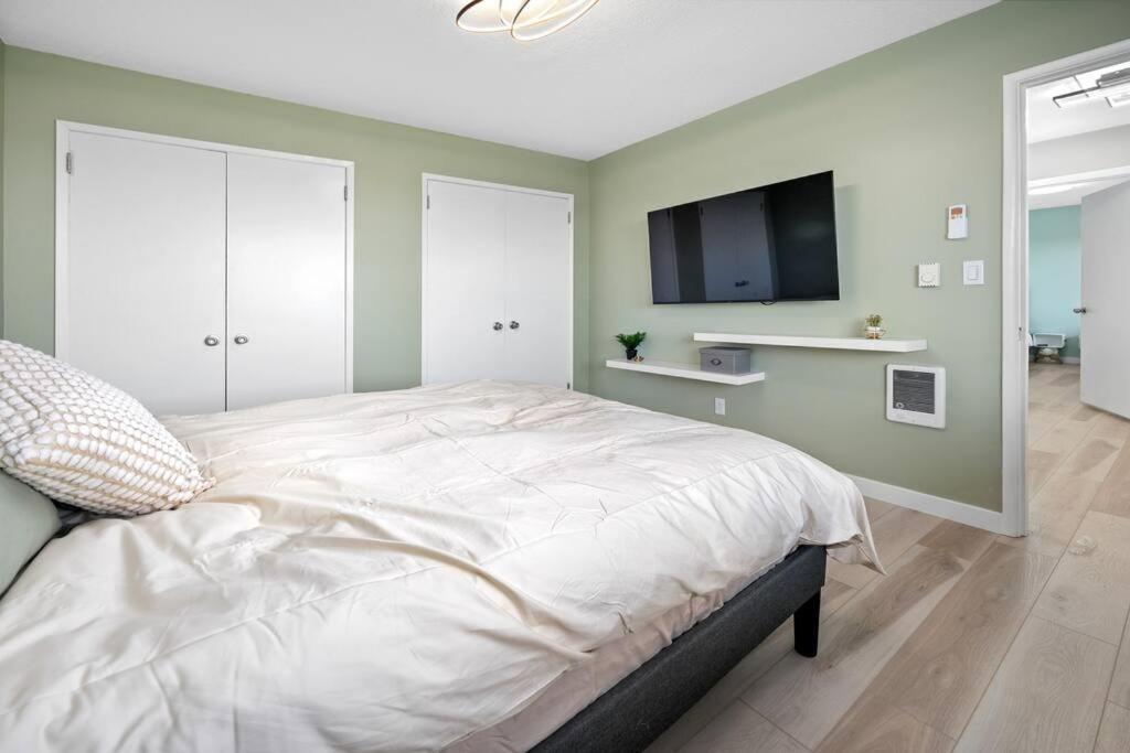 Breathtaking Views W/ Modern Lux - 2320 Apartment Portland