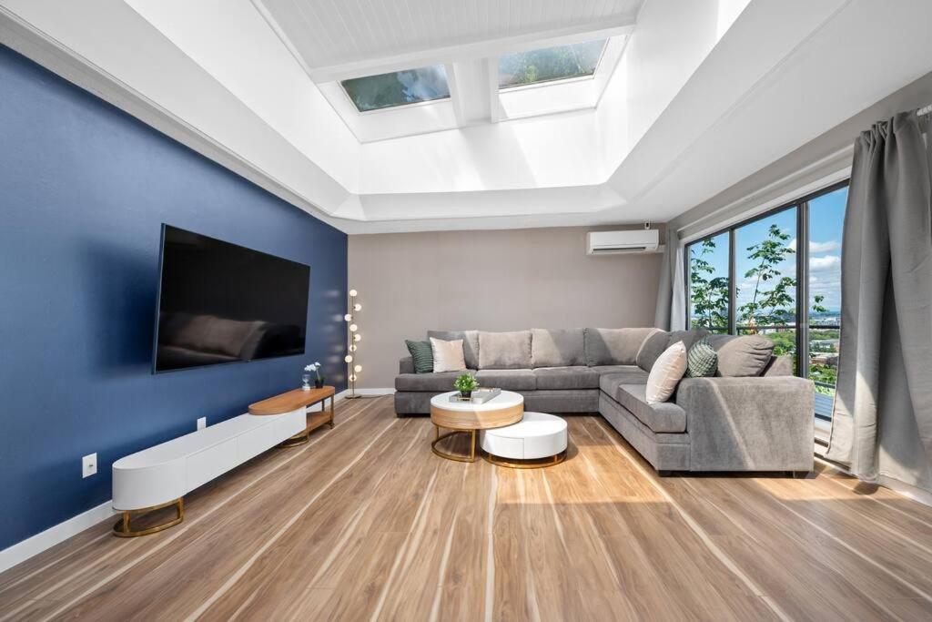 Breathtaking Views W/ Modern Lux - 2320 *